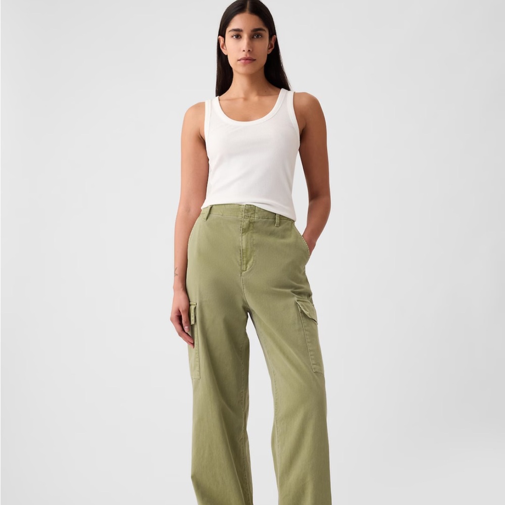 GAP Mid Rise Loose Khaki Cargo Pants~Size 18 NWT